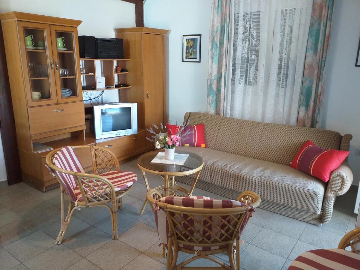Beachfront House Nada - Happy Rentals Karlobag Exterior foto