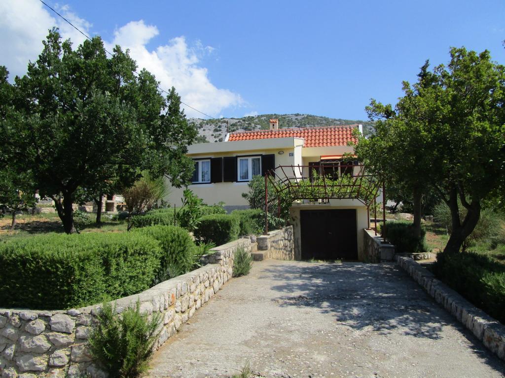 Beachfront House Nada - Happy Rentals Karlobag Zimmer foto